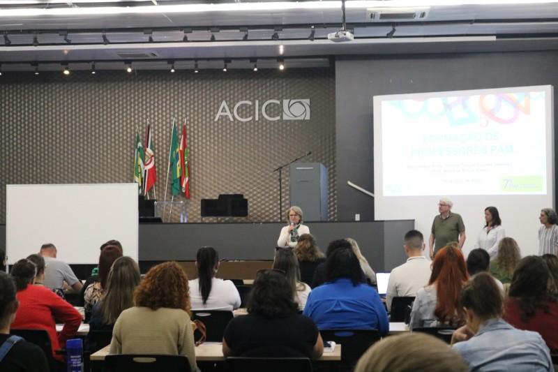 Professores de Matemática participam de formação na Acic