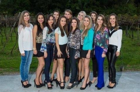 Candidatas se preparam para disputar o título de Rainha da Cocalfest