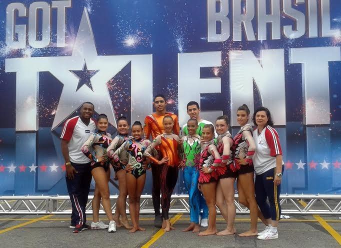Acrobatas da Copa nos Jogos Estudantis de Imbituba