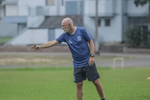 Silvio Criciúma analisa pré-temporada e projeta estreia do Caravaggio no Catarinense