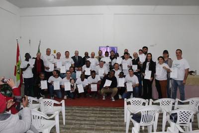 Em parceria com o Governo Municipal, Escola Móvel do Senai forma novos profissionais em Urussanga