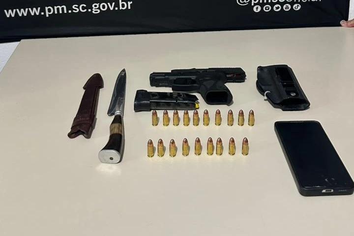 Homem é preso por porte ilegal de arma de fogo em Gravatal