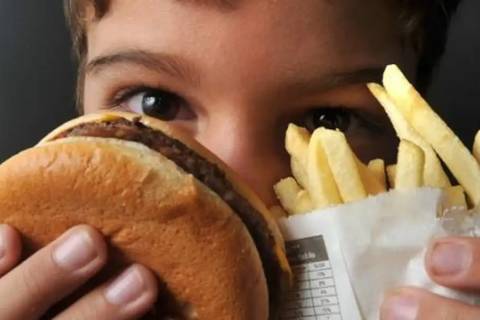 Uma em cada cinco crianças e adolescentes tem sobrepeso ou obesidade