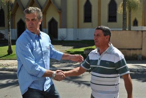 Acompanhados de deputados, Marcos Feltrin e Ademir percorrem comércio de Siderópolis