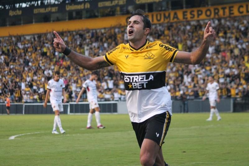 Éder se despede no sábado para assumir função no futebol; jogador vai falar nesta terça-feira