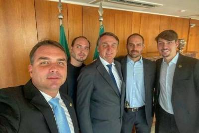 O tiro no pé do clã Bolsonaro e o resultado desastroso para SC