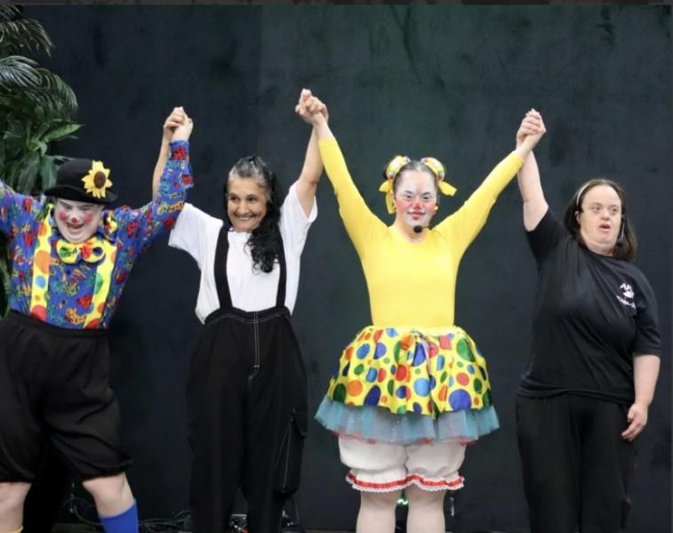 Apae de Içara se apresenta pela primeira vez no Festival de Teatro Revirado em Criciúma