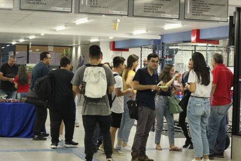 Volta às aulas: com música, presentes e emoção, estudantes iniciam ano letivo na Esucri