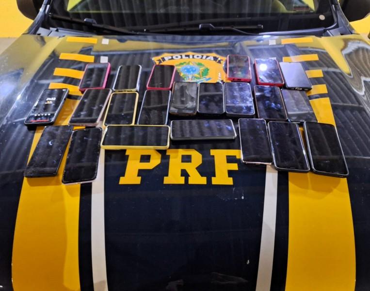 Homem compra mais de 20 celulares furtados em Curitiba e acaba preso em Joinville pela PRF