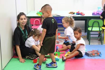 Brincadeiras, princesas e o reencontro com amigos na volta às aulas do Colégio Satc