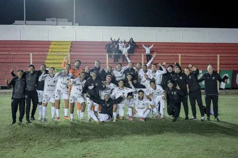Blumenau vence Hercílio Luz com gol nos acréscimos e assume liderança do Catarinense