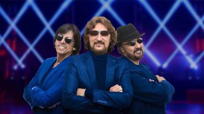 Banda de tributo ao Bee Gees apresenta espetáculo musical no Teatro Elias Angeloni em Criciúma