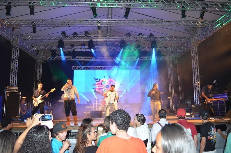 Noite de abertura consolida sucesso da 21ª Festa do Colono de Siderópolis