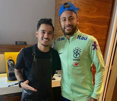 Criciumenses proprietários de barbearia em Londres fazem sucesso atendendo jogadores famosos