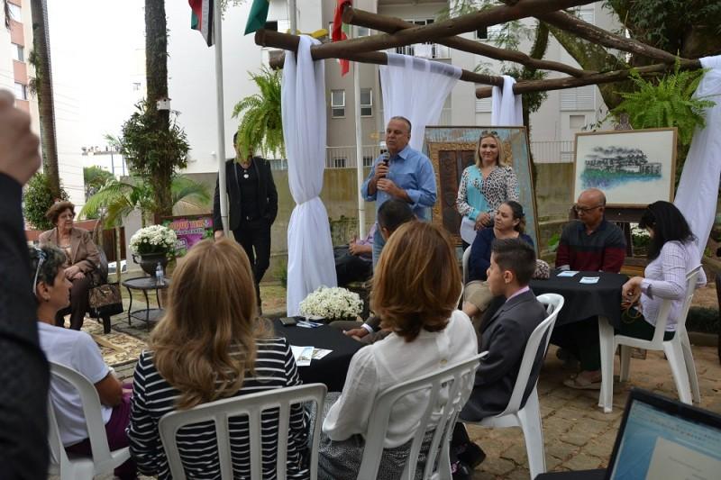 Pergolado dos Artistas entra no clima do Natal