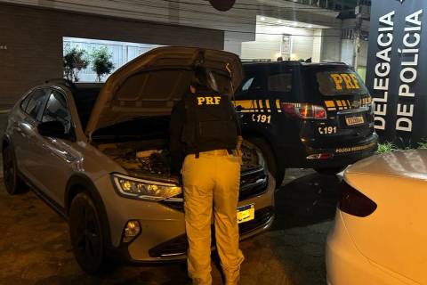 Foragida por tráfico é presa em Santa Catarina conduzindo automóvel furtado em São Paulo