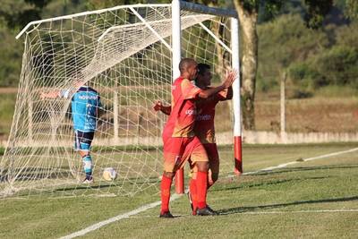 Metropolitano atropela o Humaitá e fica perto da final