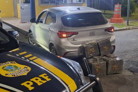 Vídeo: PRF prende foragido com quase 120 quilos de maconha na BR-101