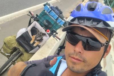 Com cachorro a bordo, morador do Sul de SC percorre o Brasil de bicicleta