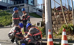 Equipes de manutenção e instalação de rede